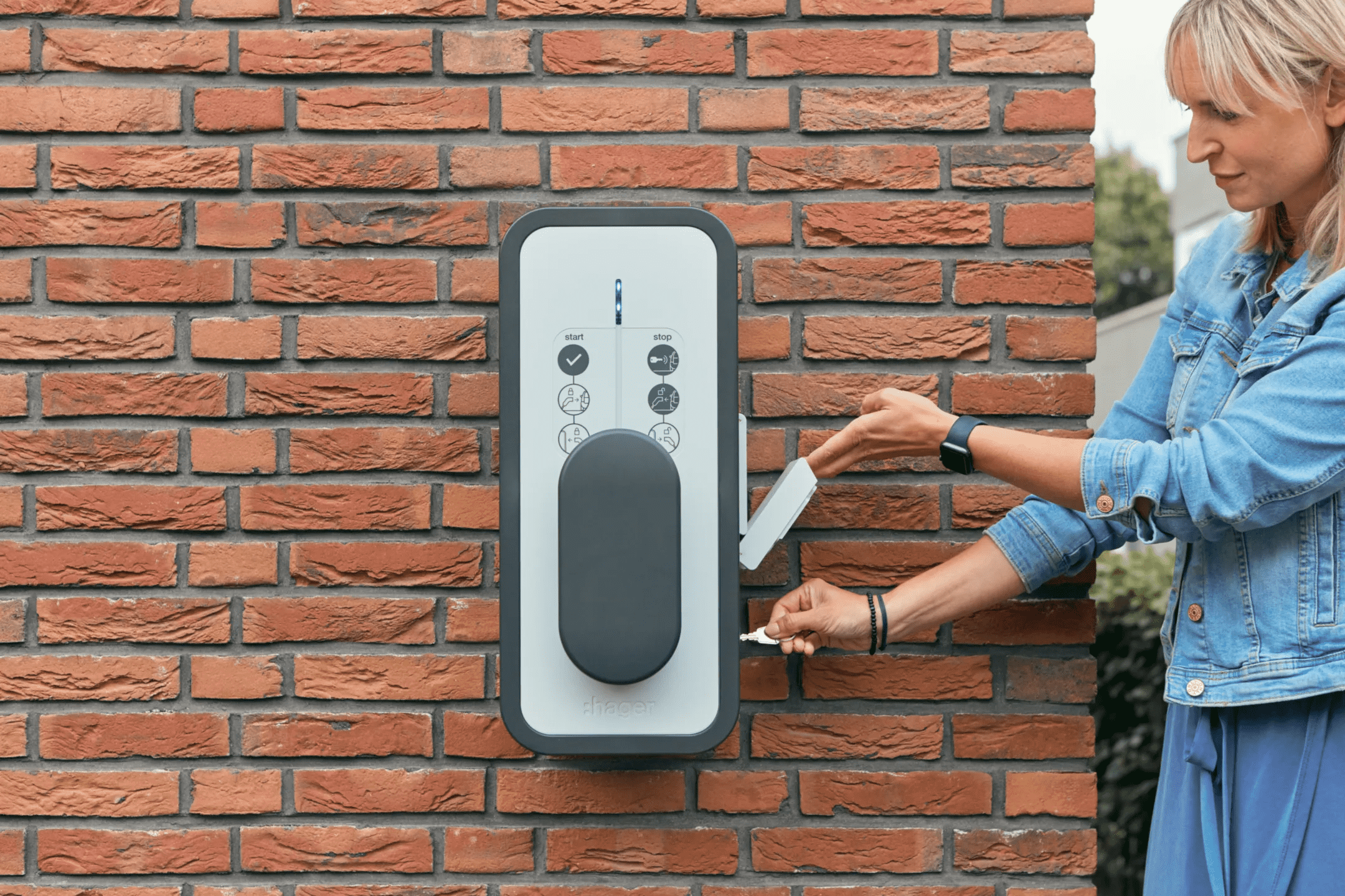 Hager XEV1K11T2 Wallbox witty start, 11kW, Typ 2 Wallbox, 3-phasig, Schlüsselschalter